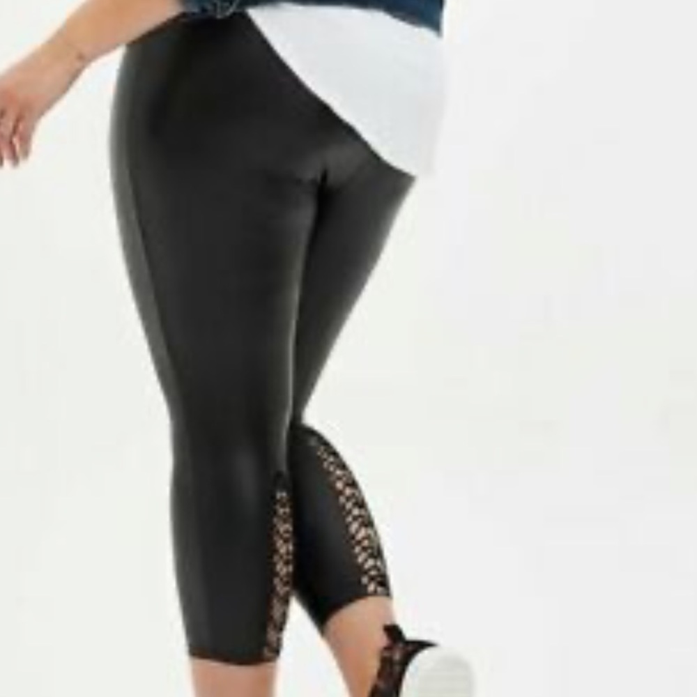 Torrid Size 1 Faux Leather Cropped Leggings